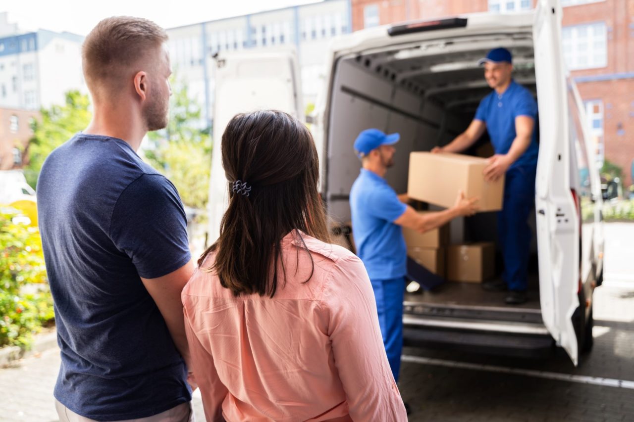 Is it Better to Rent a Truck or Hire Professional Movers for Your Relocation