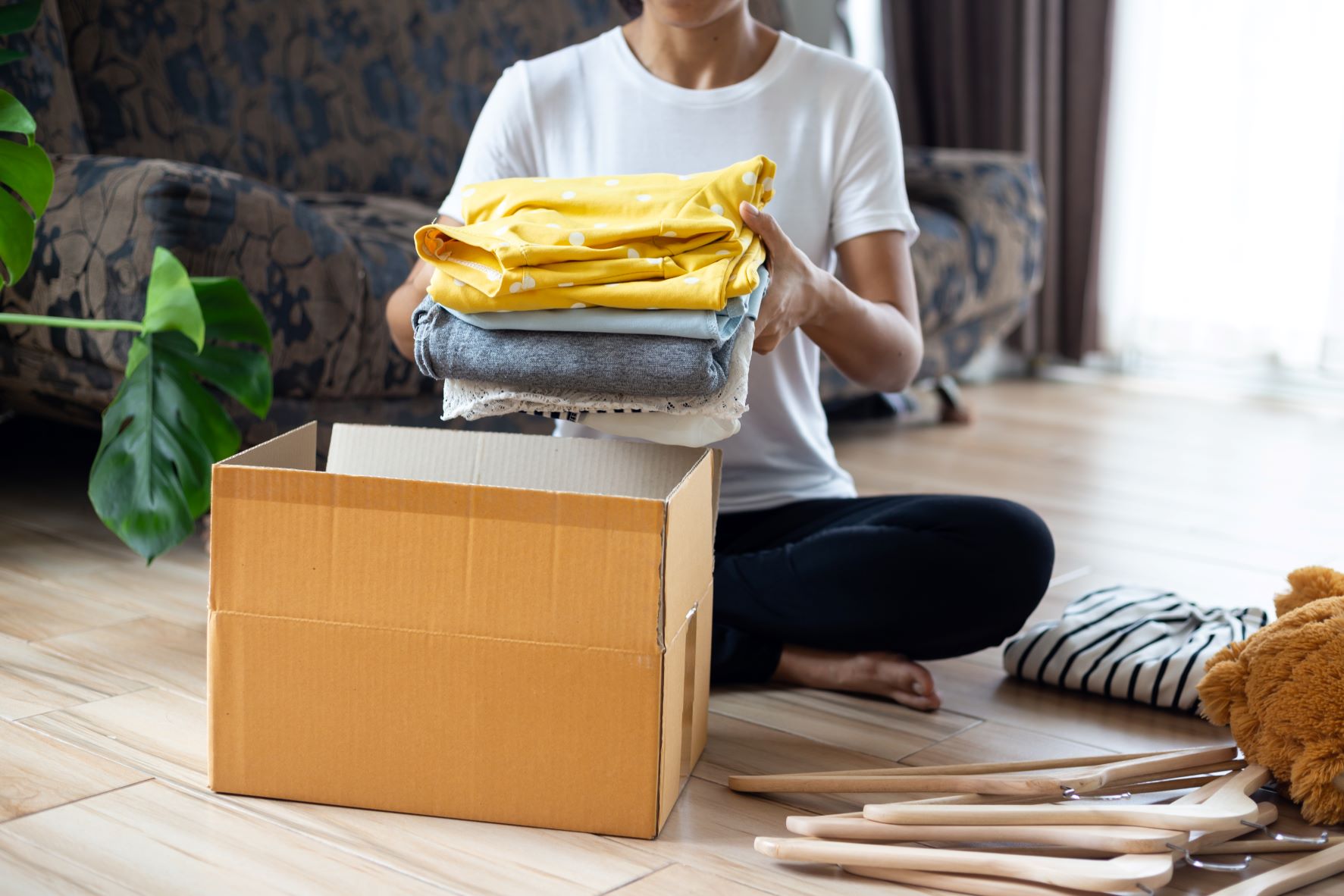 What Belongings Should You Throw Away, Give Away, and Sell Before You Pack?