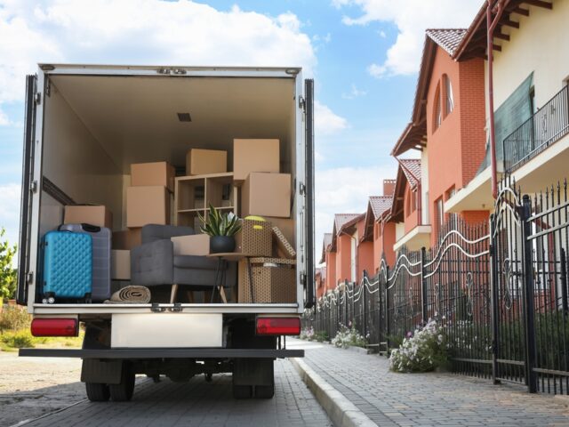 https://omalleymoving.com/wp-content/uploads/2023/04/Time-Saving-Moving-Tips--640x480.jpg