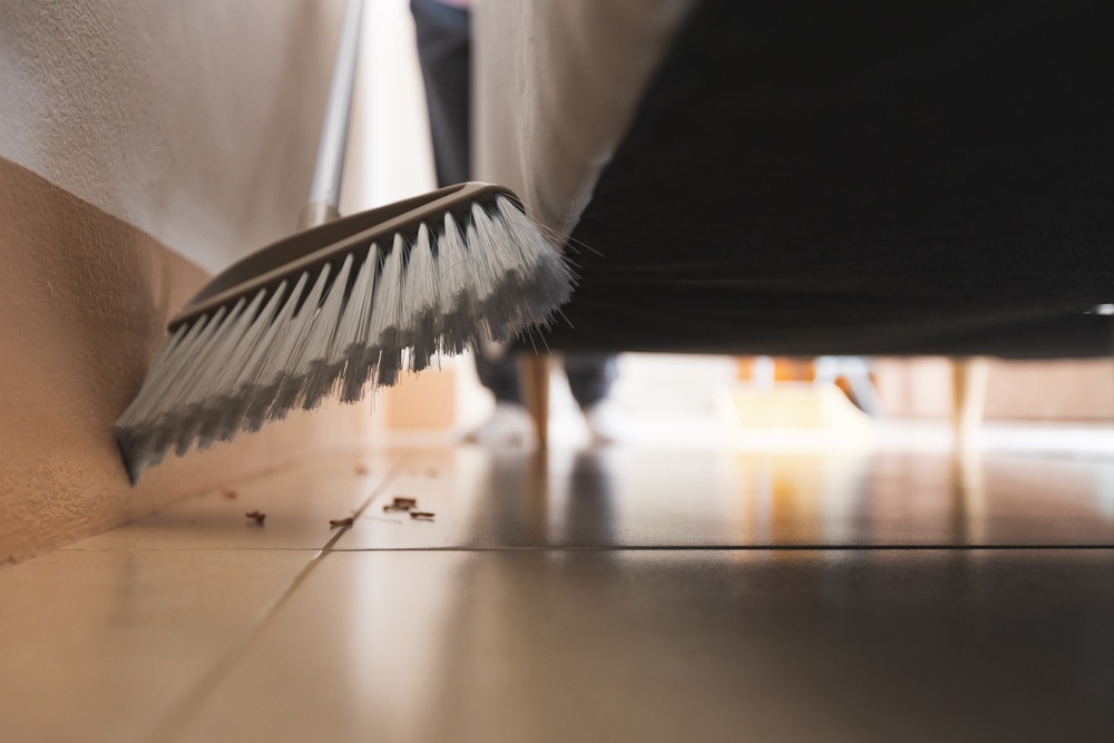 Tips For Cleaning Out Your Home Or Apartment Efficiently While Packing